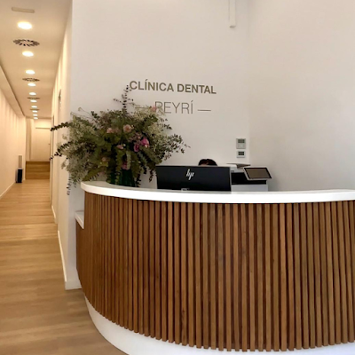 Clínica Dental Peyrí