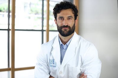 Dr. Luis Novoa